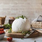 Fabriquer de la mozzarella à la maison : recette et techniques pour un fromage frais réussi