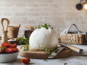 Fabriquer de la mozzarella à la maison : recette et techniques pour un fromage frais réussi