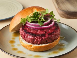 Alternative végétale : comment préparer un délicieux burger à la betterave