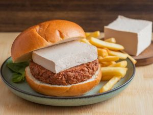 Fabriquer du tofu maison pour enrichir vos burgers végétariens